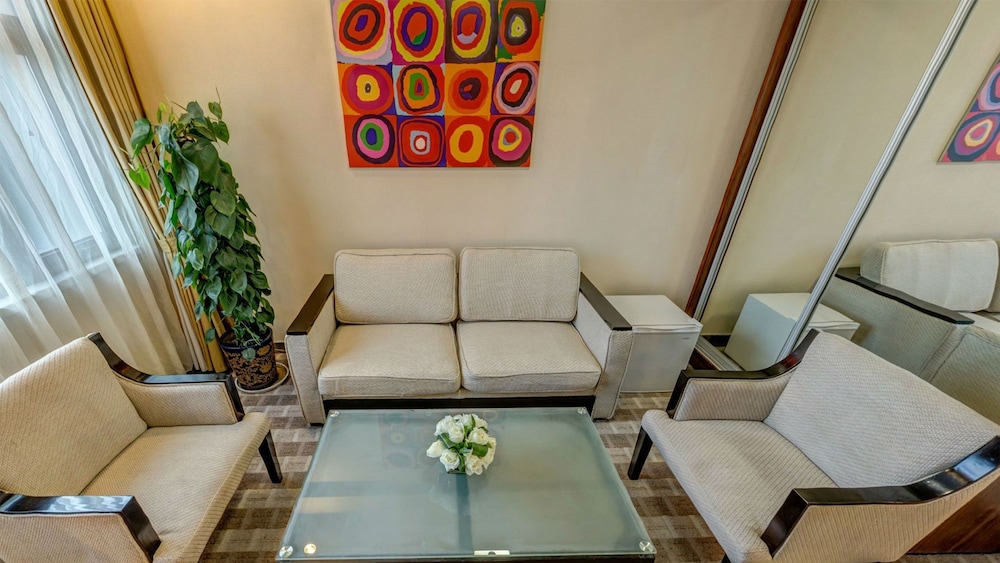 Suite, 1 Queen Bed (Additional Living Area) photo 2