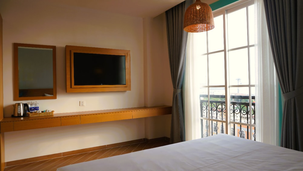 Premium Double Room, 1 King Bed, City View
