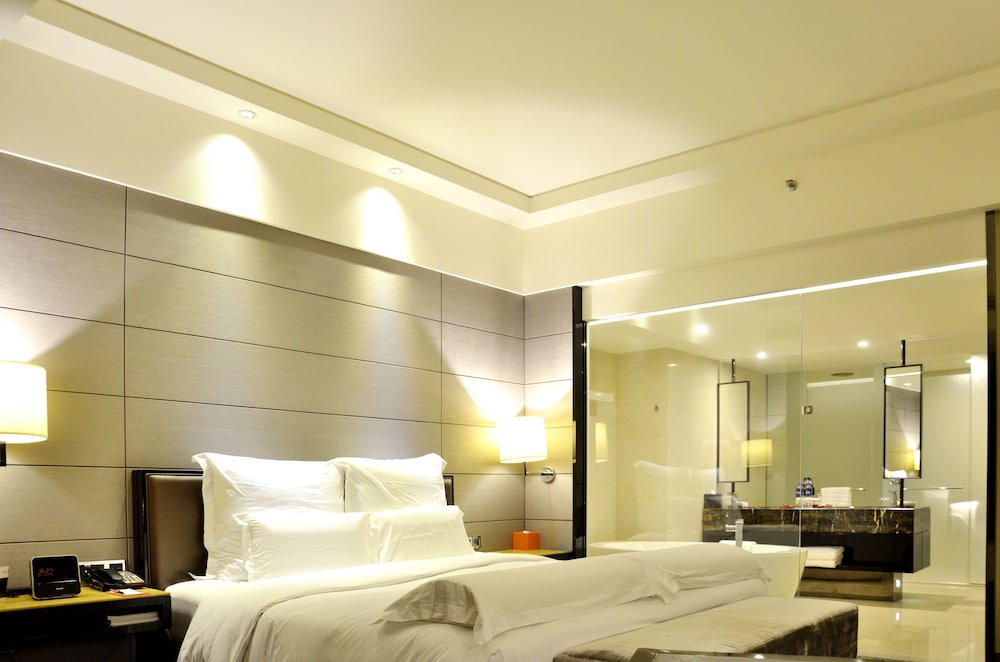 Junior Suite, 1 King Bed - Photo 5