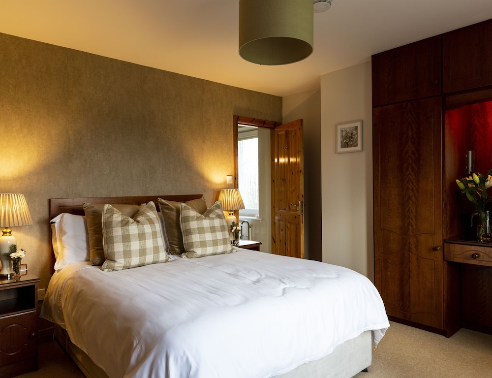 Deluxe Double Room, Ensuite, Lake View (Heron View Room)