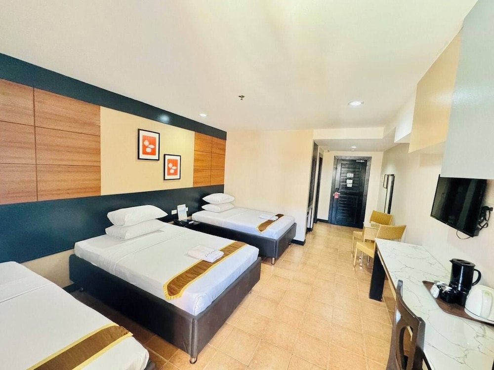 Premier Deluxe 3 Beds - Photo 1