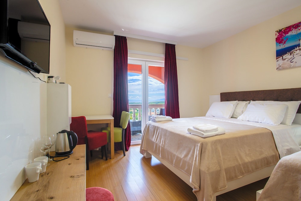 Deluxe Single Room, 1 Queen Bed, Balcony, City View