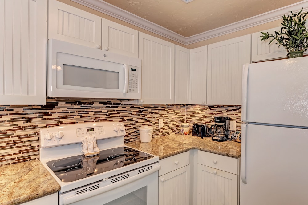 Tradewinds Deluxe North Cottage photo 2