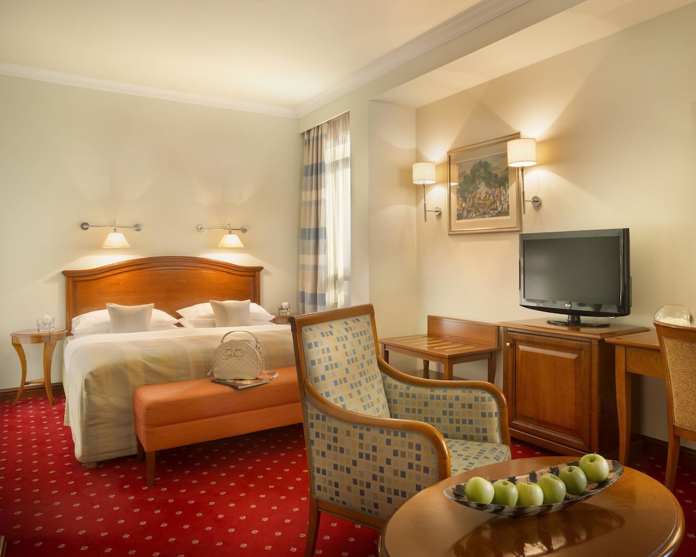 Executive Room, 1 King Bed with Sofa bed (with Sofabed) - Photo 8