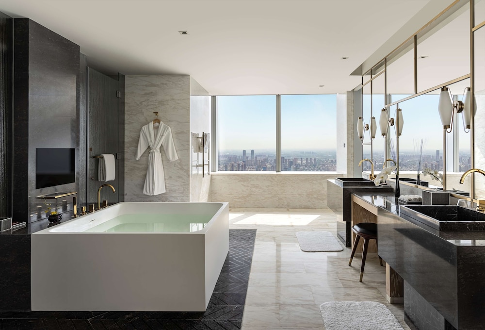 King Conrad Suite - Photo 6