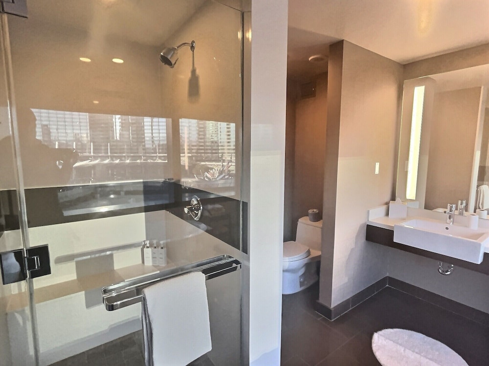 Executive Corner Suite Lower - 1BR - Photo 17
