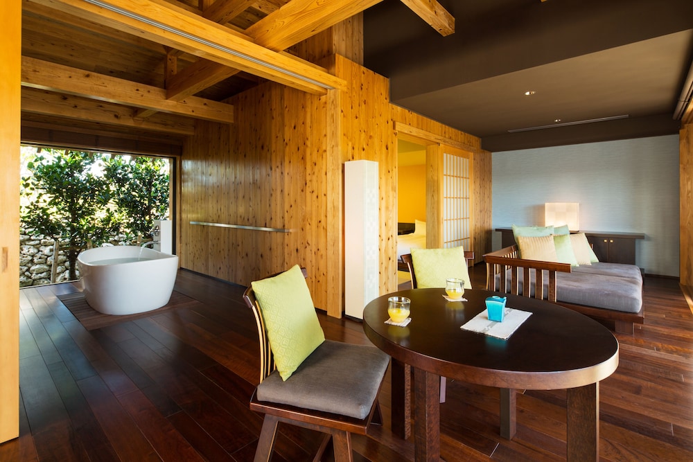 Zuki (Triple Villa) photo 1