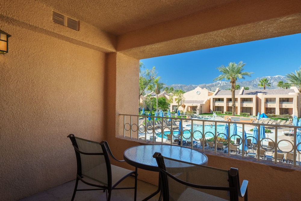 Deluxe Room, 2 Queen Beds, Pool View - Photo 4