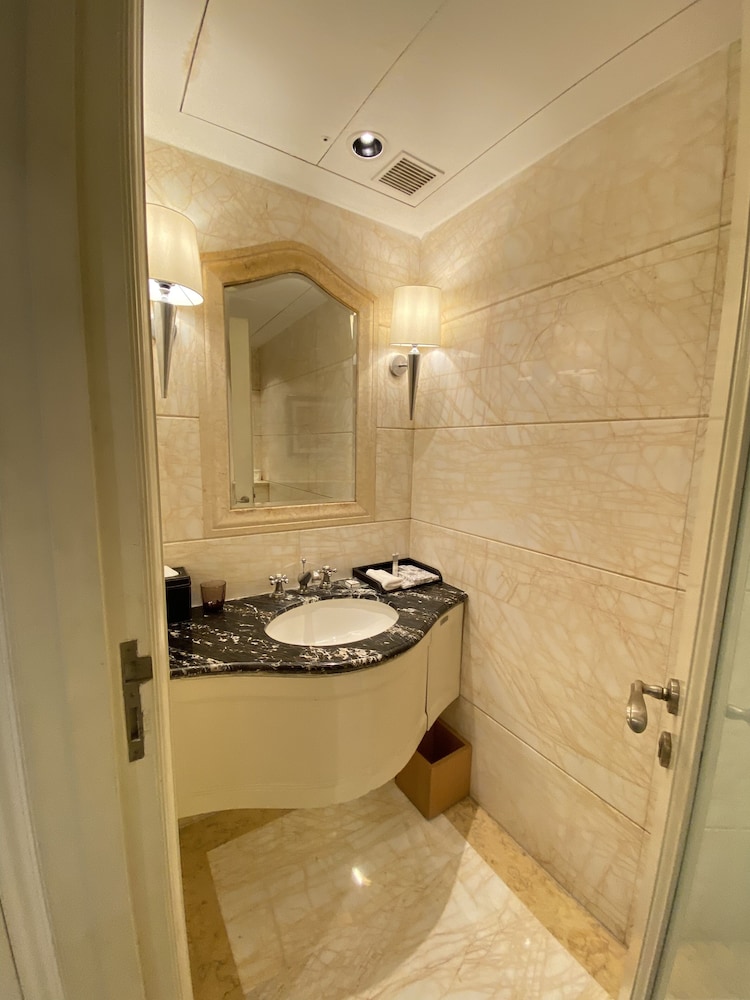 Suite, Non Smoking (Prestige Estate) thumbnail 5