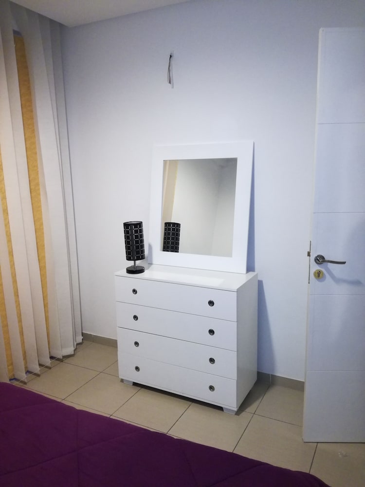 Basic Apartment, 1 Queen Bed photo 2