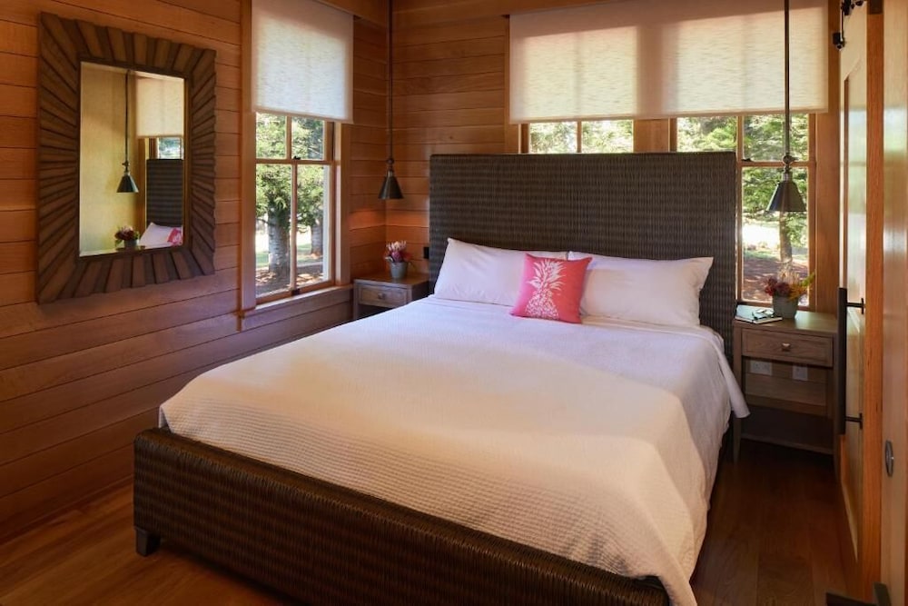Single Room, City View