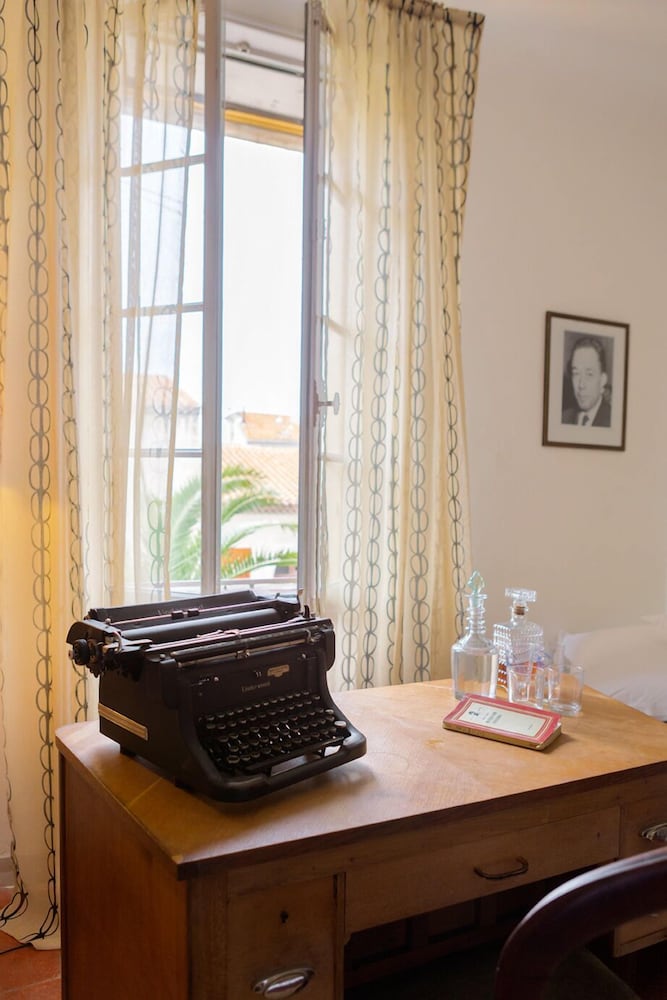 Triple Room, Shared Bathroom (Albert Camus) photo 3