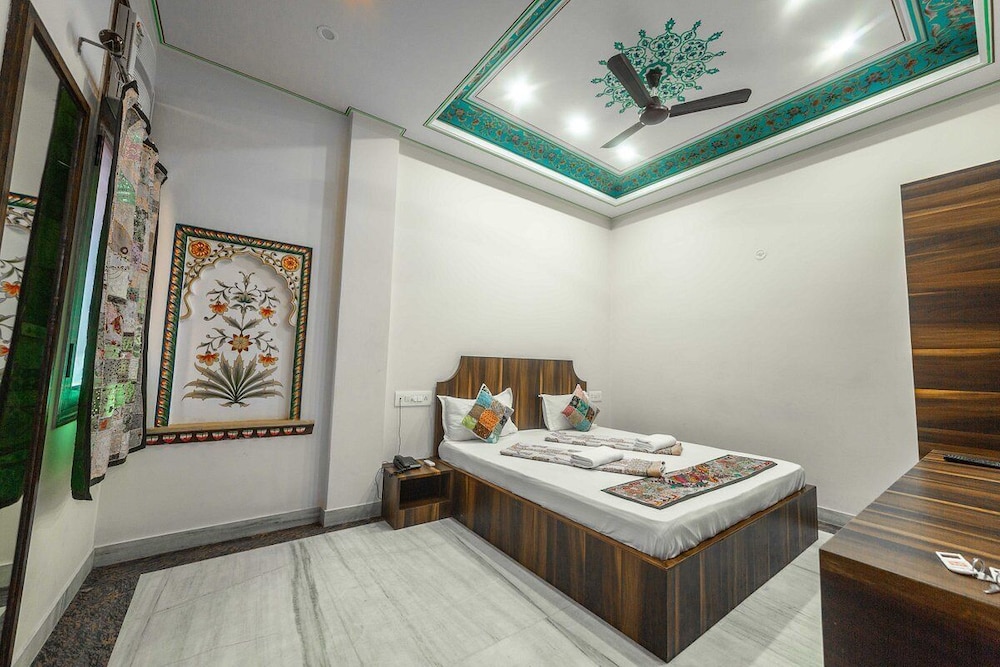 Deluxe Double or Twin Room - Photo 15