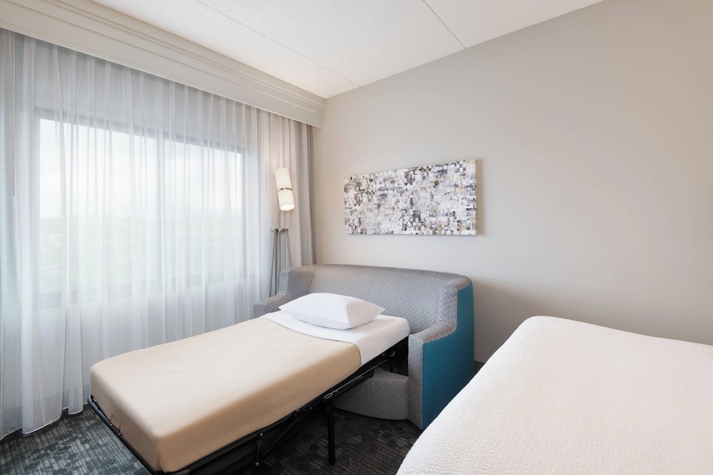 Suite, 1 Bedroom - Photo 1