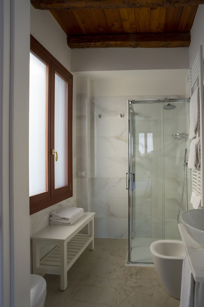 Superior Double Room, Non Smoking, Canal View photo 3