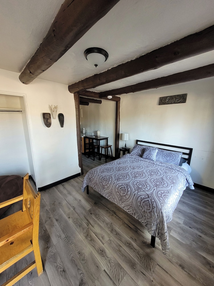 Basic Cabin, 1 Queen Bed photo 2