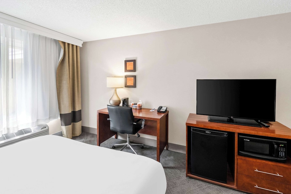 Suite, 2 Queen Beds, Non Smoking (Upgrade) - Photo 4