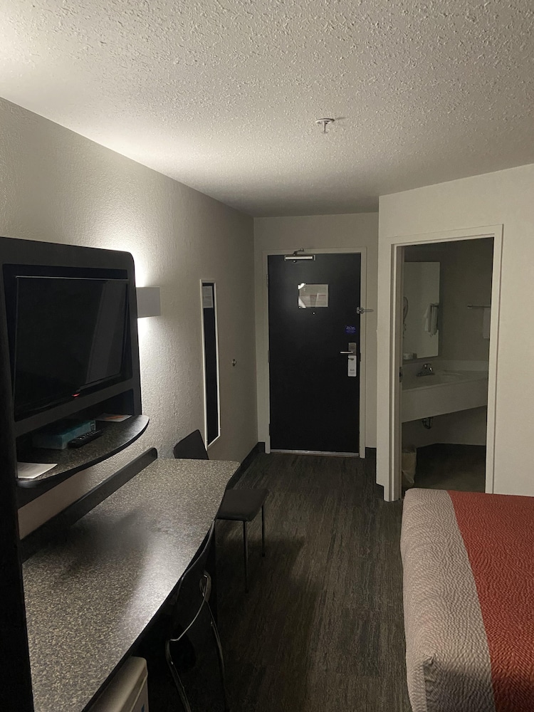 Standard Room, 2 Double Beds, Non Smoking photo 2