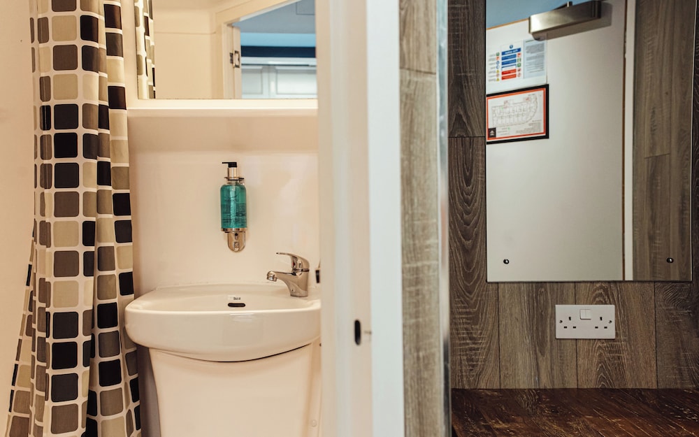 Private Ensuite Twin Room - Photo 4