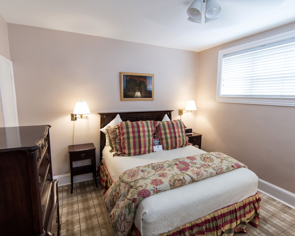 Saratoga Executive Suite