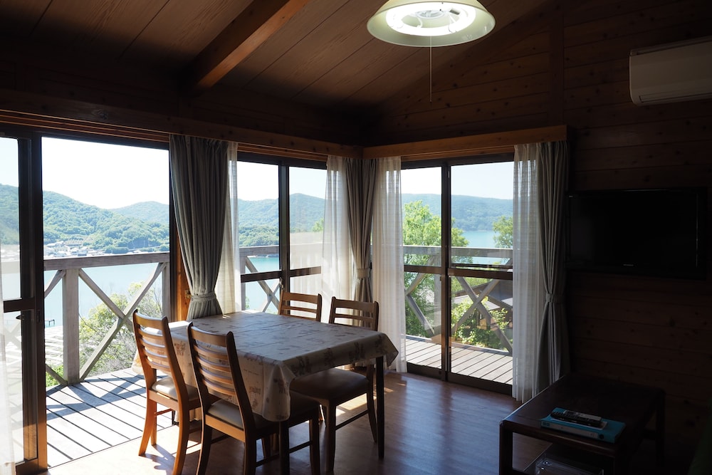 [Villa Type] Family Lodge, with Kitchen, Private Bath & Toilet, WiFi, Non Smoking