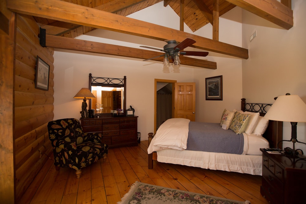 Lodge Queen Room photo 1
