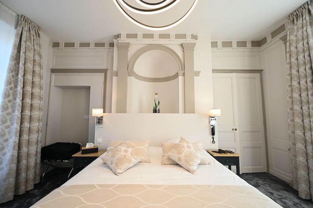 Deluxe Room - Photo 14