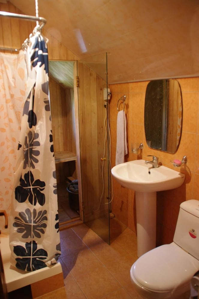 Economy Double Room, 1 Bedroom, Shared Bathroom photo 3