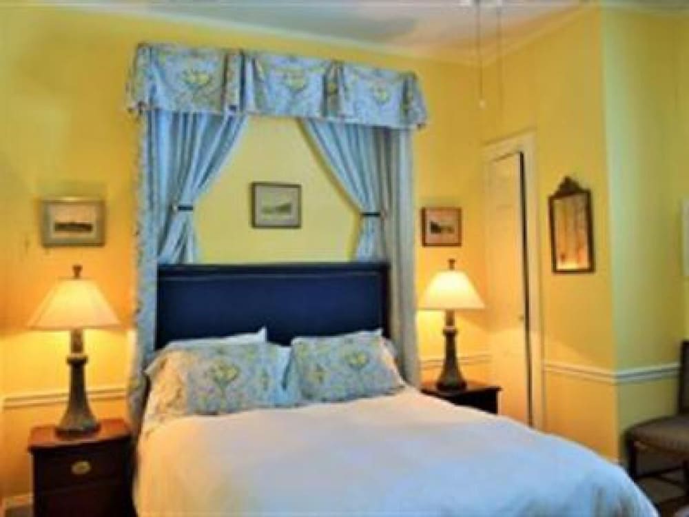 Standard Double Room, Ensuite (The Manor 113 Queen (no p)