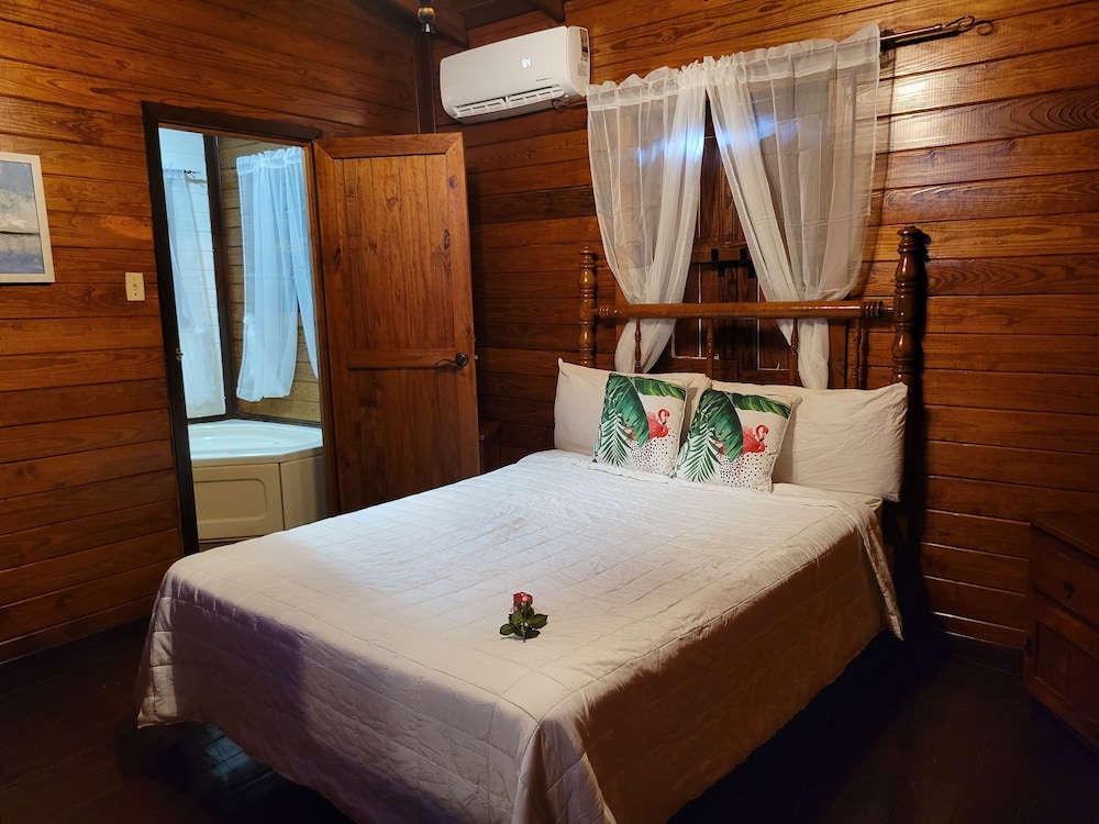 Honeymoon Cottage, 2 Bedrooms photo 1