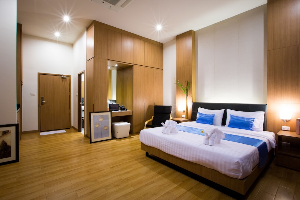 Studio Suite, 1 King Bed, Non Smoking, Kitchen photo 2