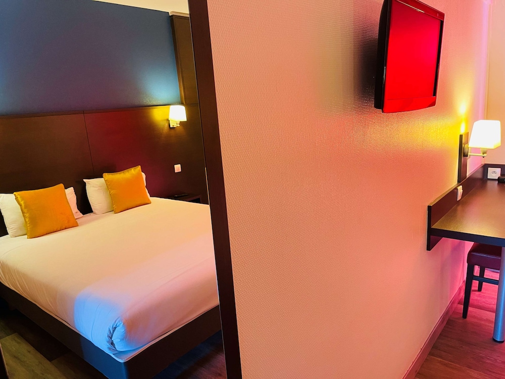 Standard Room, 1 Queen Bed - Photo 3