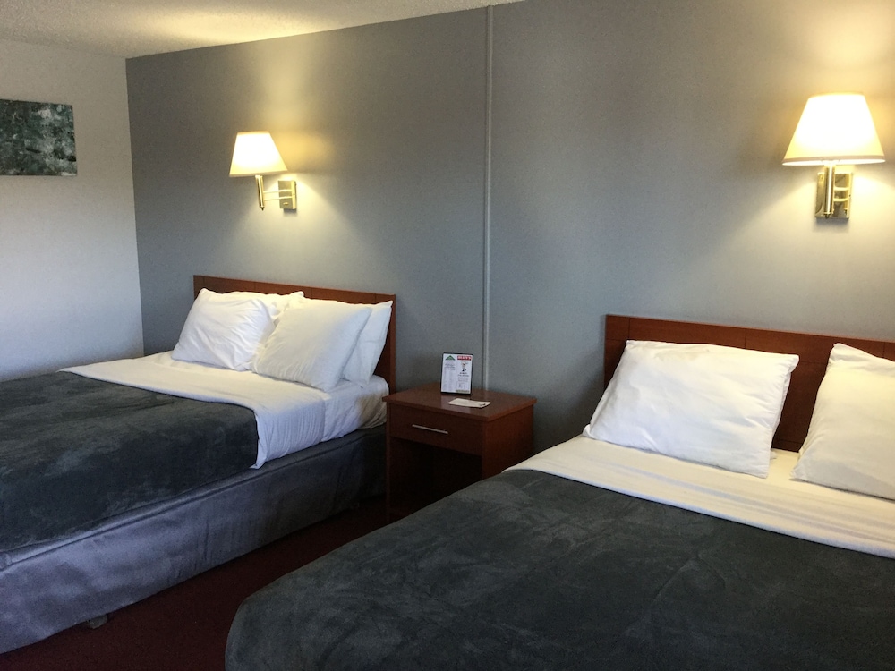 Standard Double Room, 2 Double Beds, Refrigerator & Microwave photo 3