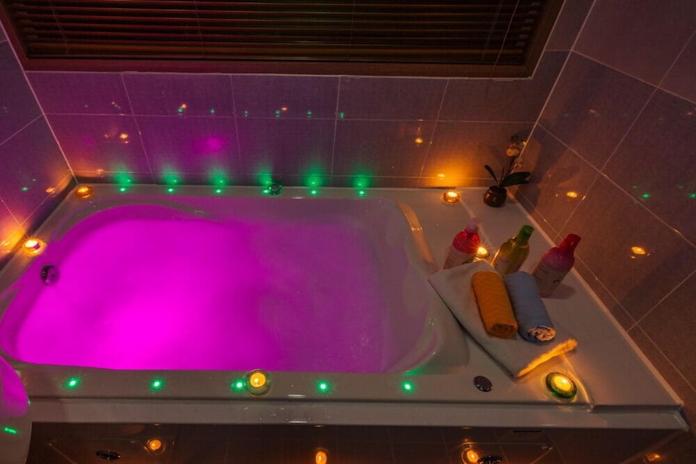 Room (Couple 2) - Photo 2