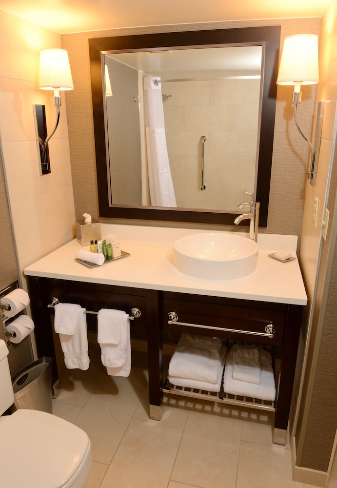 Room, 1 King Bed, City View - Photo 3