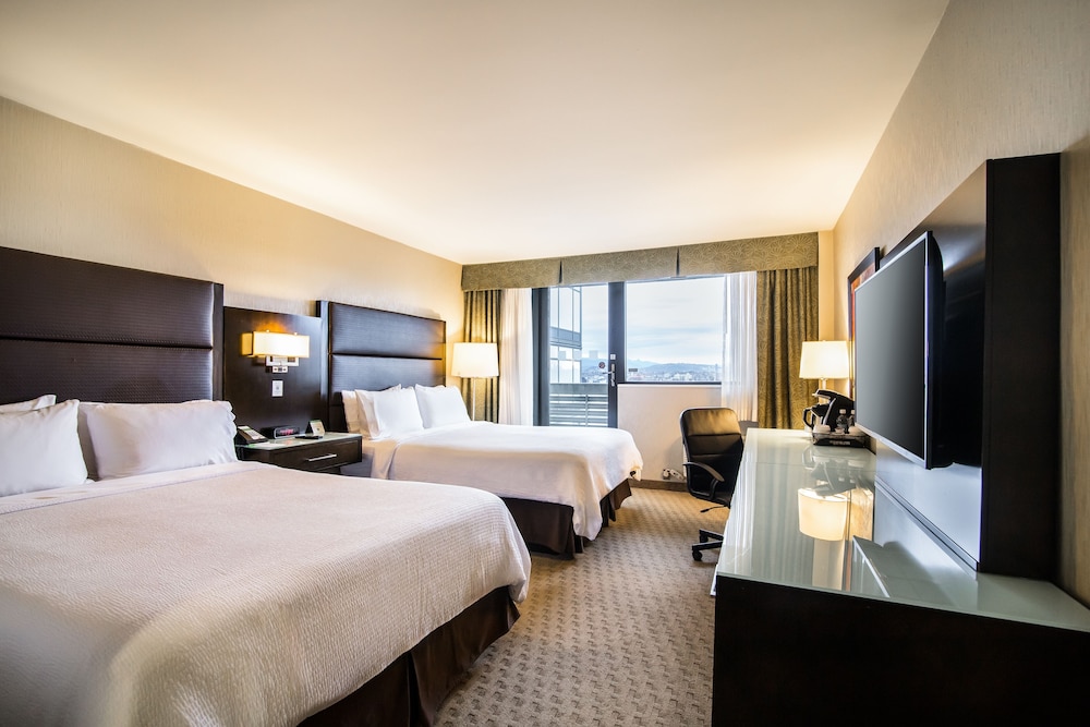 Premium Room, Multiple Beds - Photo 3