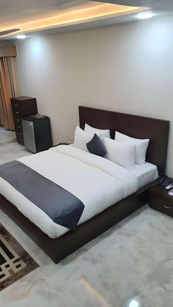 Deluxe Room - Photo 3