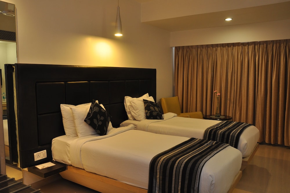 Premium Twin Room - Photo 2