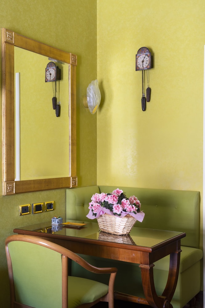 Deluxe Double or Twin Room - Photo 7