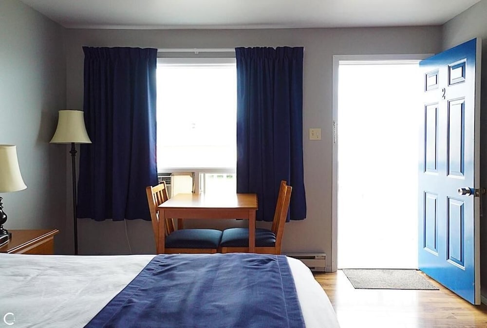 Standard Room, 1 Queen Bed, Beachside photo 2