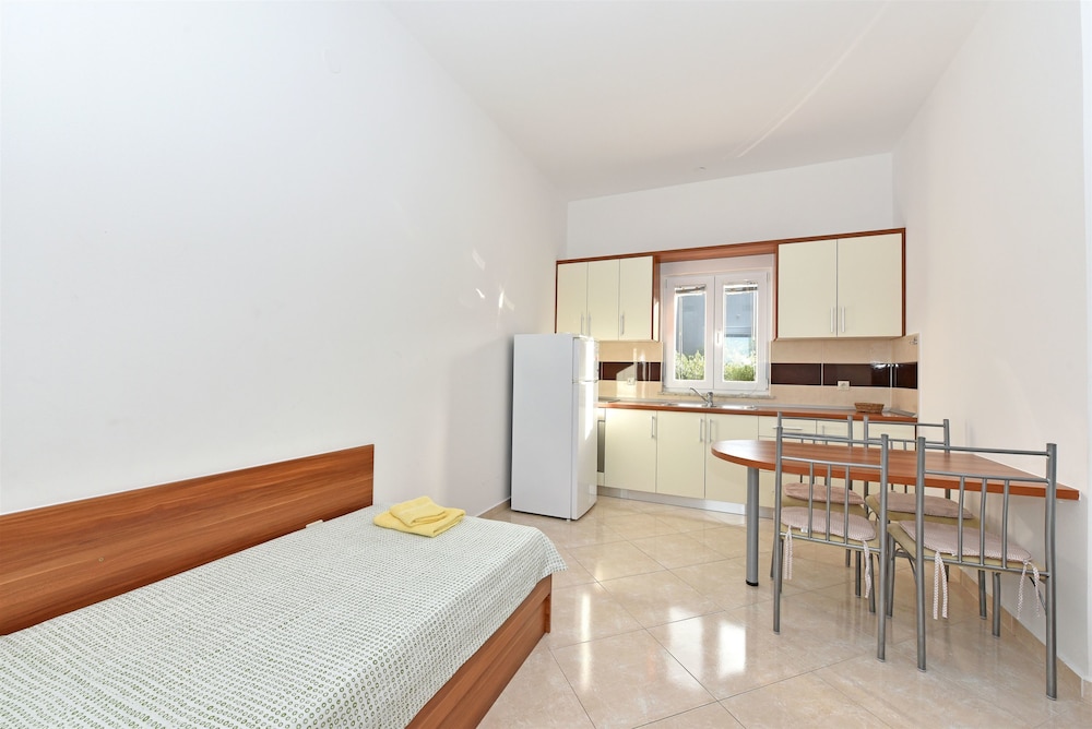 Apartment (A2)