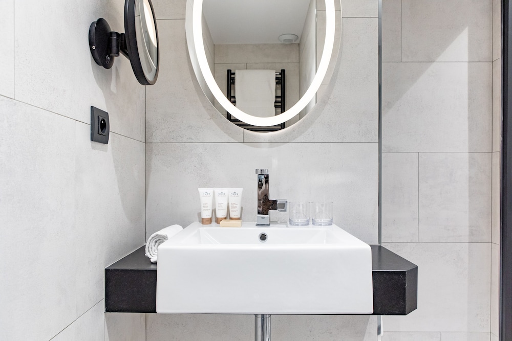 Maison Mère bathroom photo