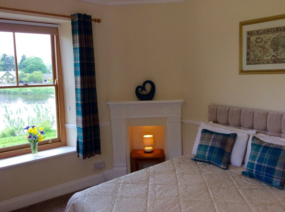 Double Room, 1 Queen Bed, River View photo 1