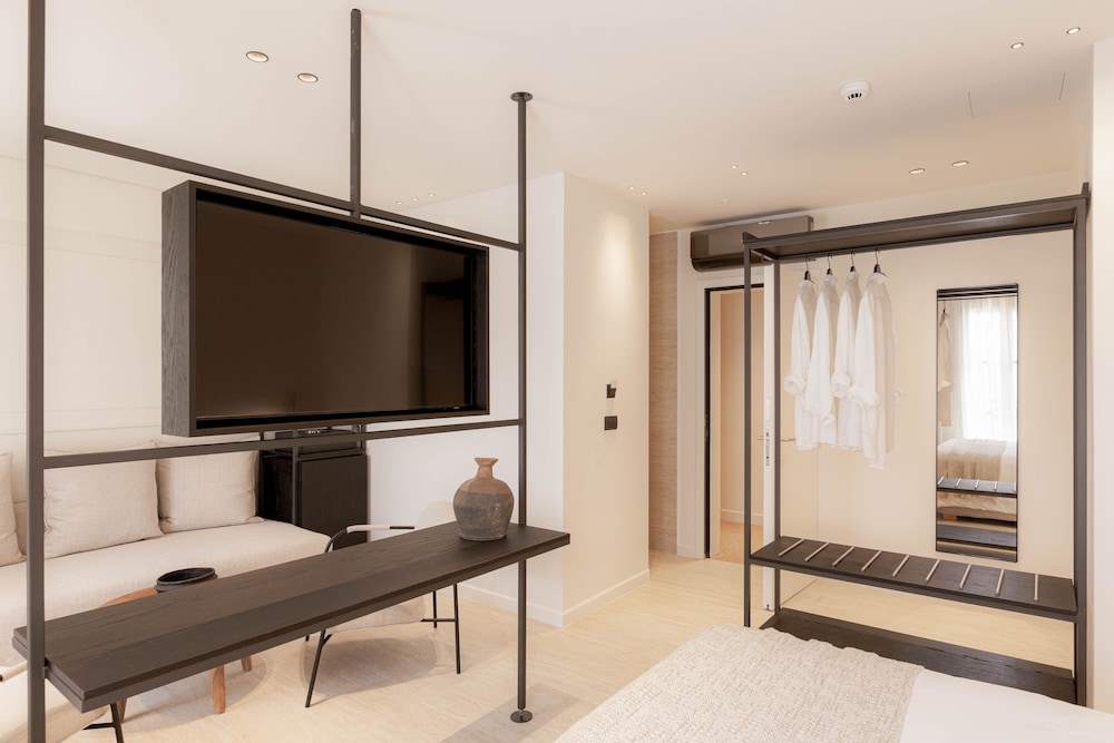Deluxe Junior Suite with Balcony