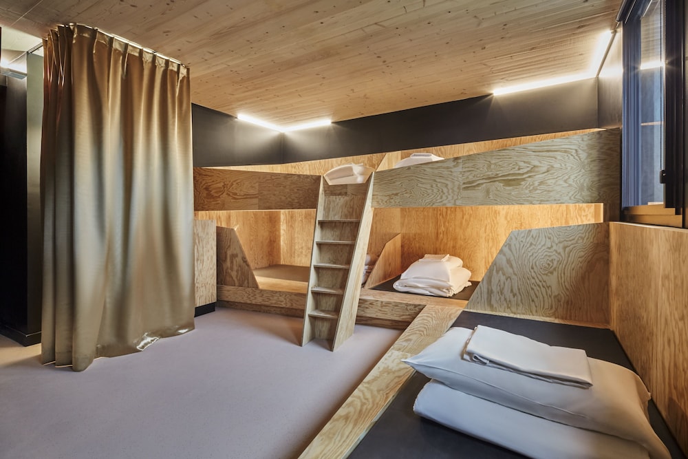 Private Ensuite Bedroom for 5 people - Photo 5