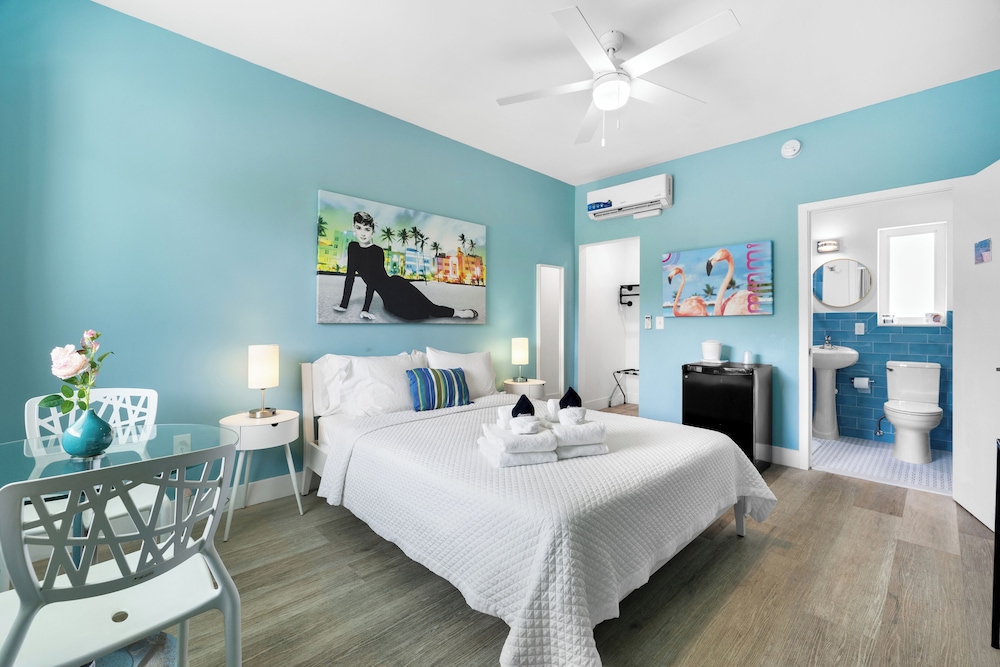 Traditional Room, 1 Queen Bed, Non Smoking, Private Bathroom