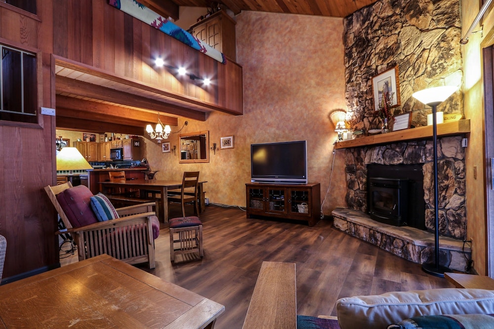 Condo, 2 Bedrooms