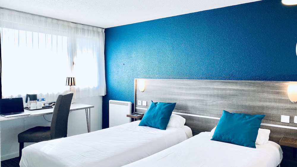 Standard Room, 2 Twin Beds - Photo 9