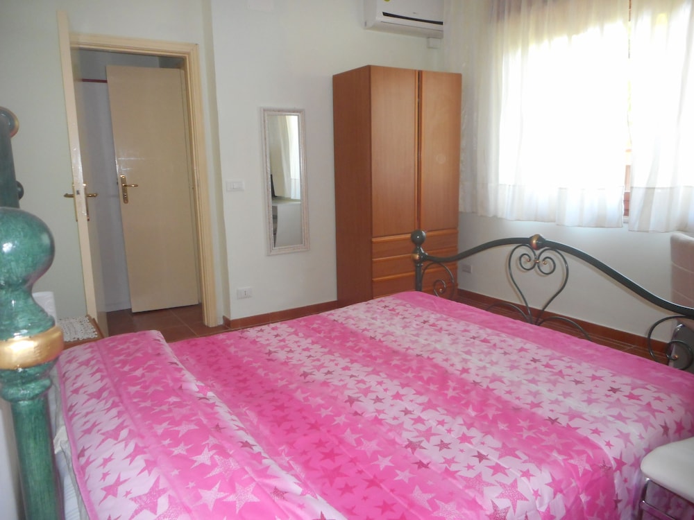 Double Room, 1 Queen Bed photo 1