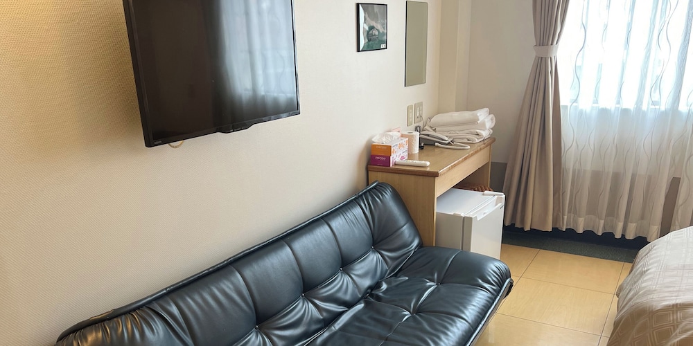 Spacious Twin Room for Families, Smoking (Up to 3 Guests) - Photo 3